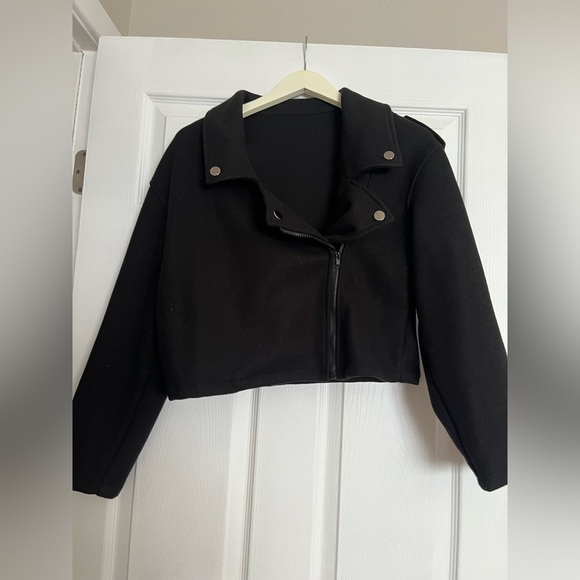 Stylish Black Women's Jacket - Picture 1 of 3